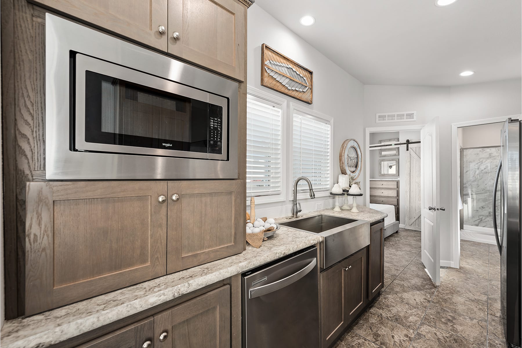 Champion Athens Model 520 - Kitchen (Microwave and Sink)