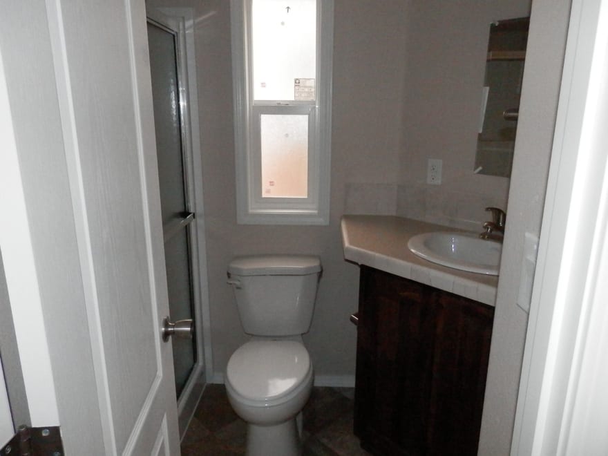 Champion Athens APH-509 Loft (Pine Creek) - Bathroom