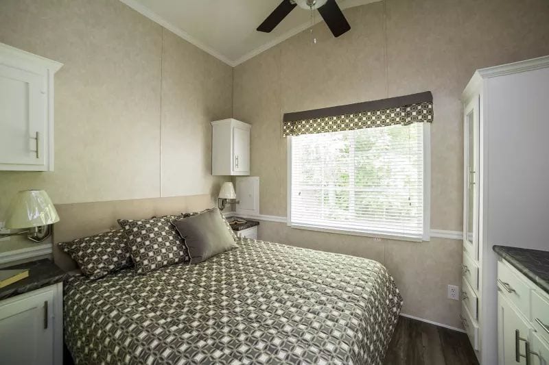 Champion Athens APH-528 - Bedroom 2