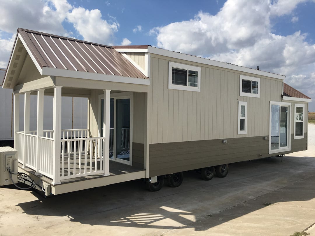 Champion Athens APH-528-SL - Double Loft - Exterior (Passenger Side)