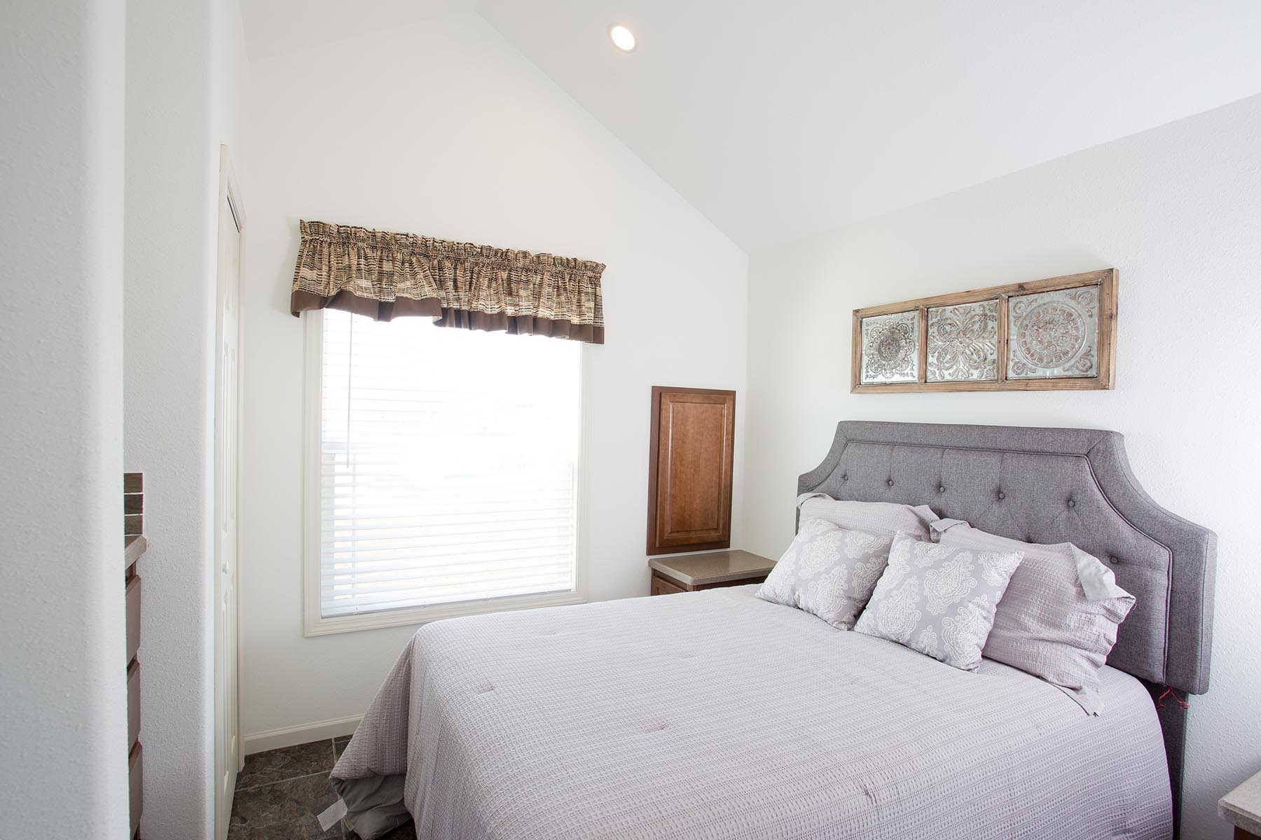 Champion Athens APH-529 (Chalet Park) - Full Bedroom