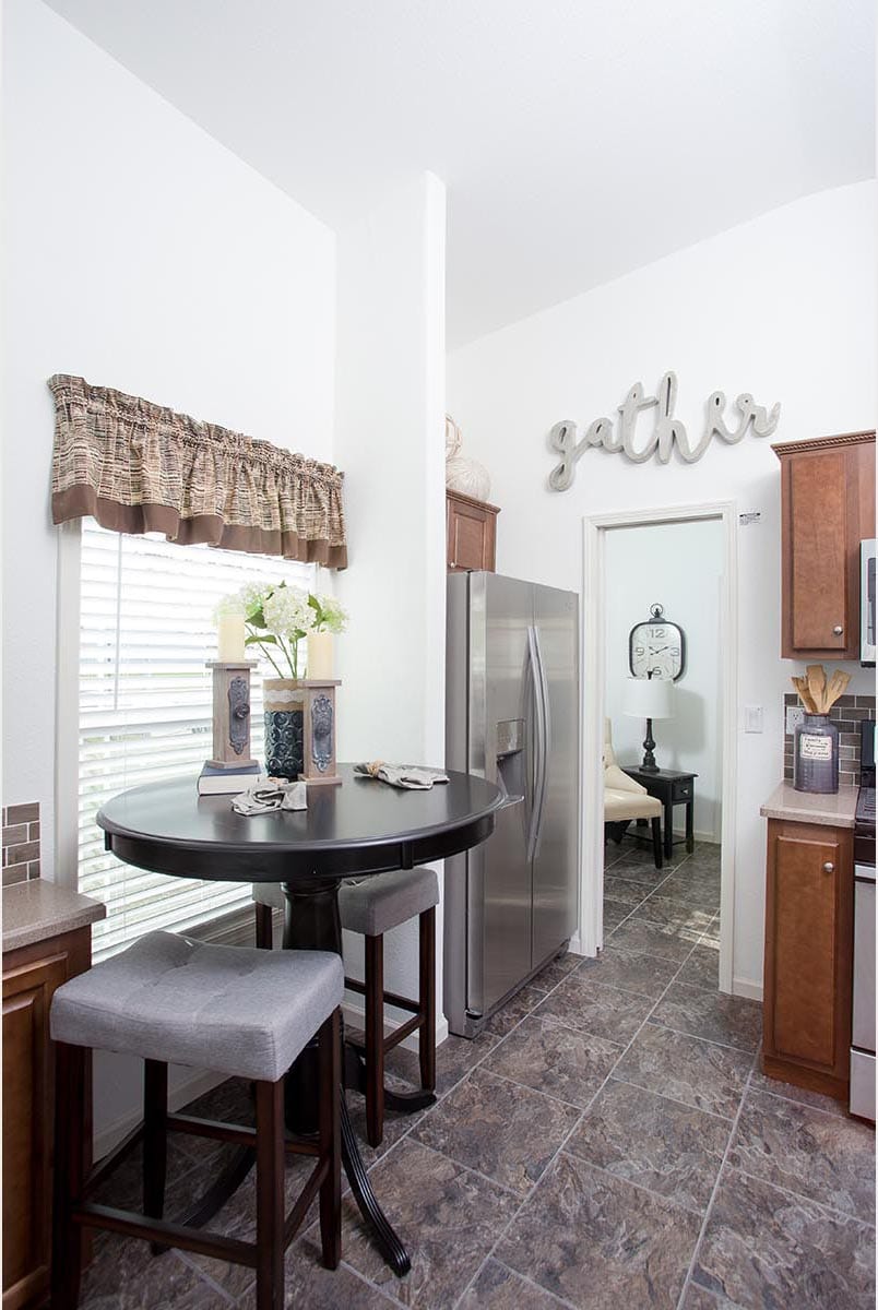 Champion Athens APH-529 (Chalet Park) - Dining Room and Kitchen