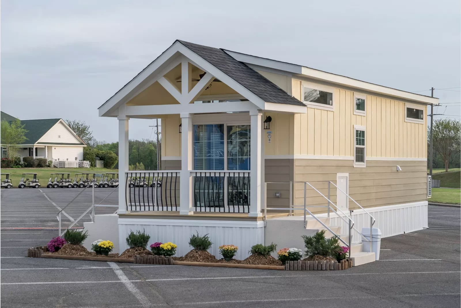 Champion Athens APH-536 - Exterior