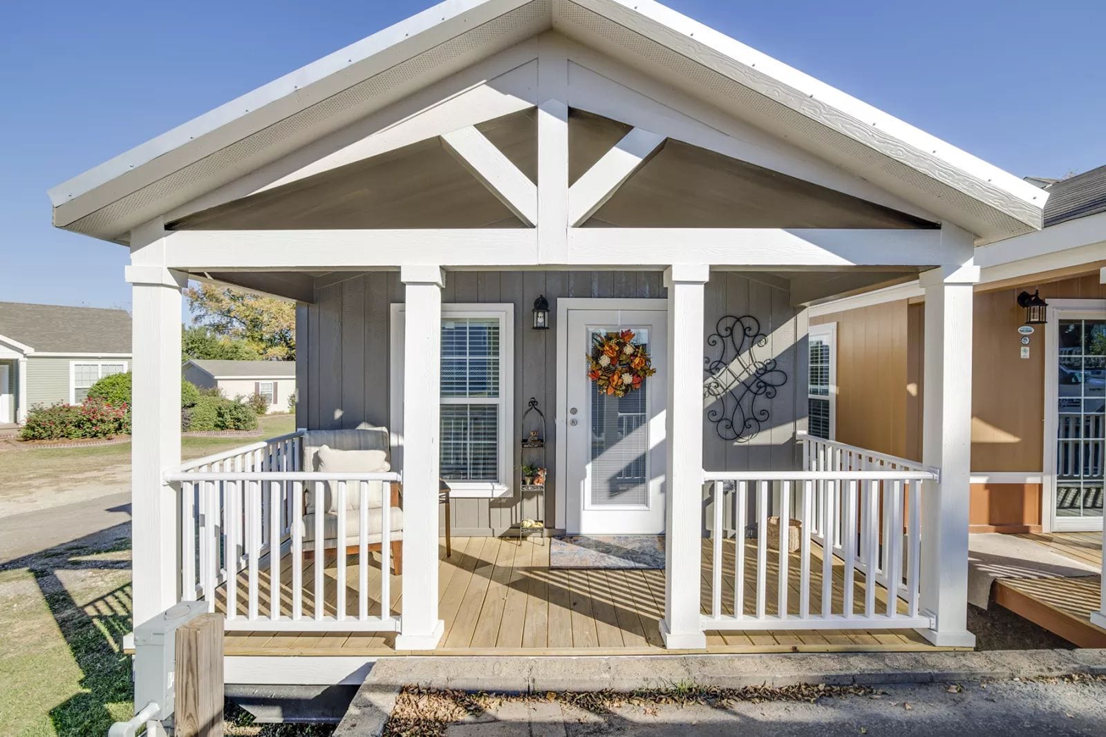 Champion Athens Model APH-601 - Exterior