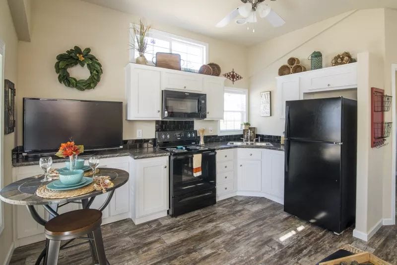 Champion Athens Model APH-601 - Kitchen and Dining