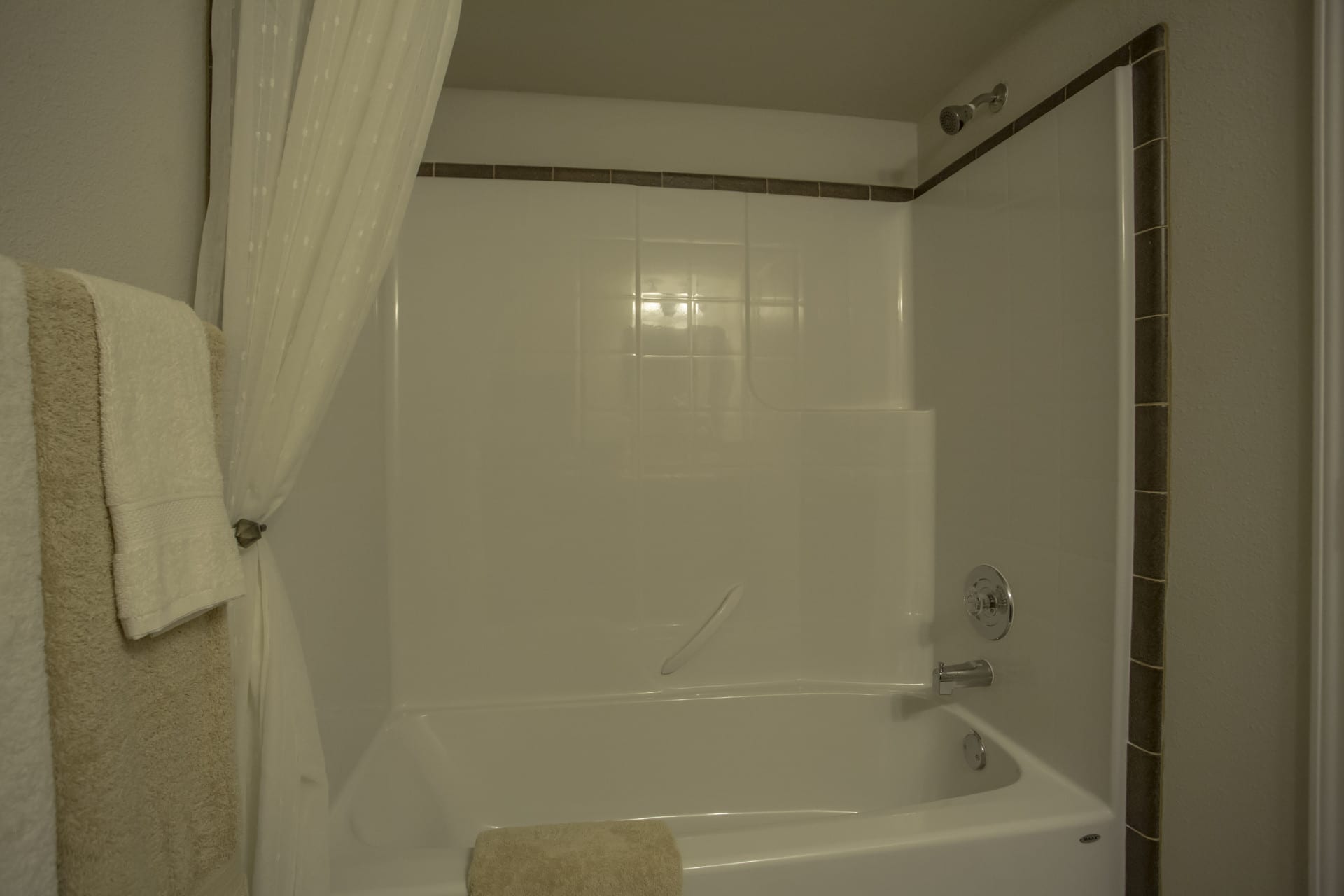 Palm Harbor - Alpine Vista - Display Model - Bathroom Tub and Shower