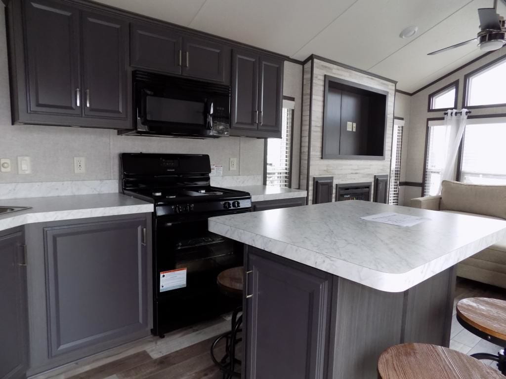 Woodland Park Timber Ridge - Acadia (TR-203) - Kitchen with Movable Island
