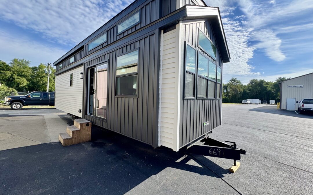 Woodland Park 265 Non-Loft Show Unit!